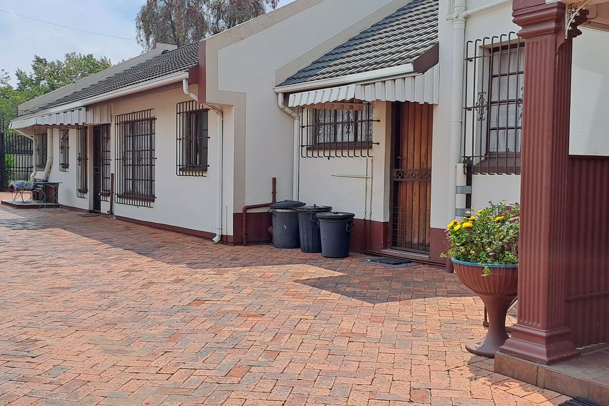 Large corner stand splendid double storeyfamily house - Photo 2