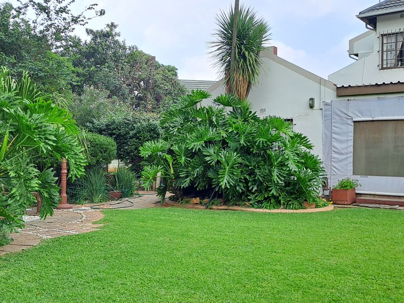 Large corner stand splendid double storeyfamily house - Photo 10