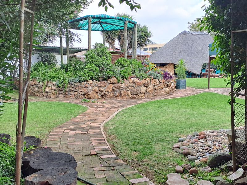 Large corner stand splendid double storeyfamily house - Photo 9