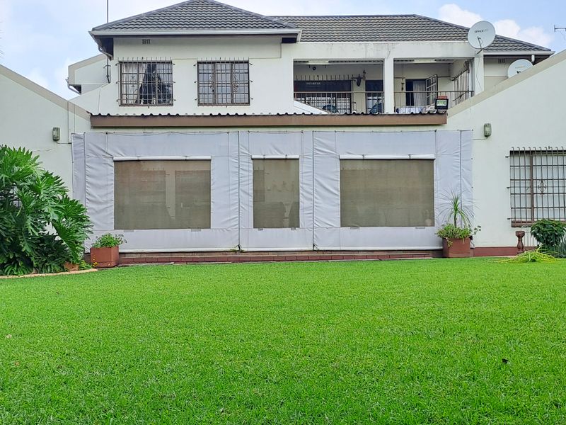 Large corner stand splendid double storeyfamily house - Photo 7