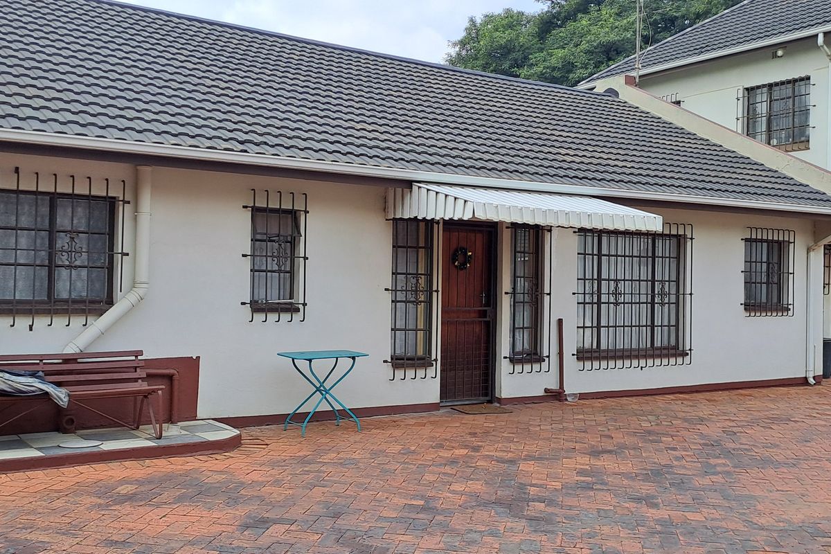 Large corner stand splendid double storeyfamily house - Photo 5