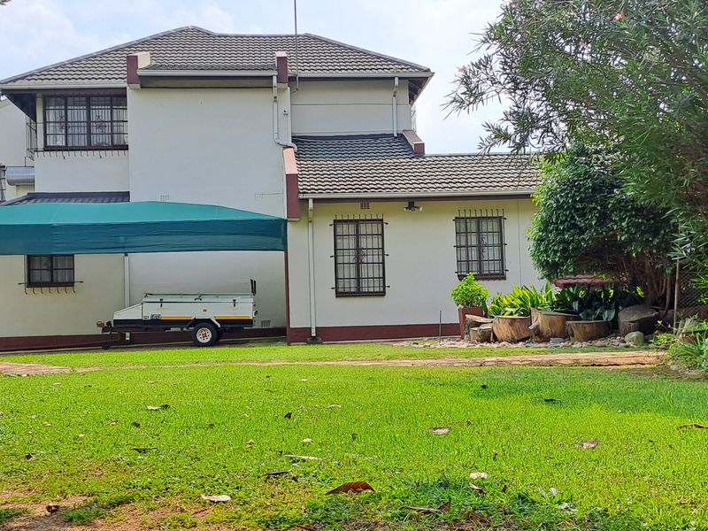Large corner stand splendid double storeyfamily house - Photo 3