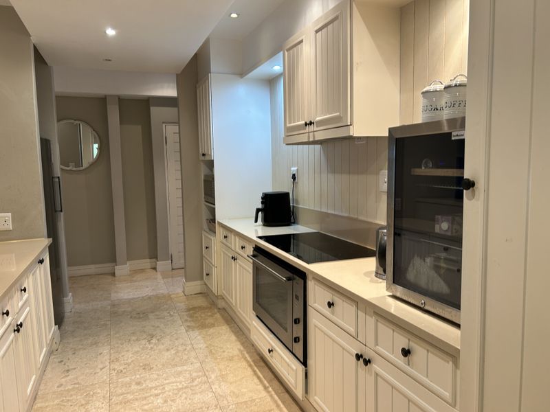 Luxury Apartment on Secure Golf Estate! - Photo 9