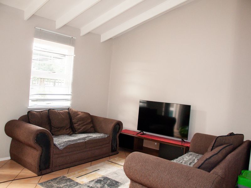 Private, Easy-Care Lifestyle For R1 200 000 - Photo 4