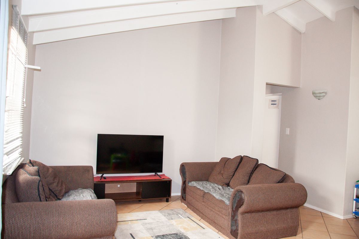 Private, Easy-Care Lifestyle For R1 200 000 - Photo 3