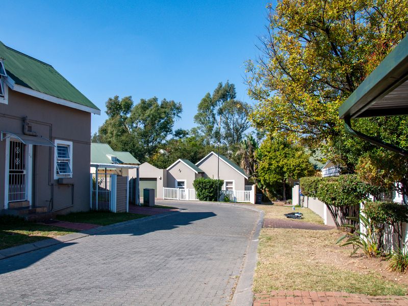 Private, Easy-Care Lifestyle For R1 200 000 - Photo 1