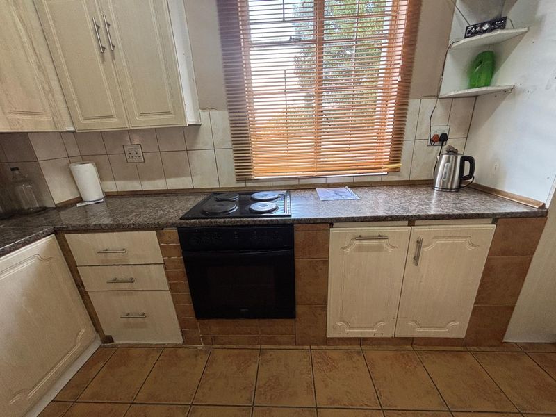 3-Bedroom House for Sale in Homelake – Endless Potential! - Photo 4