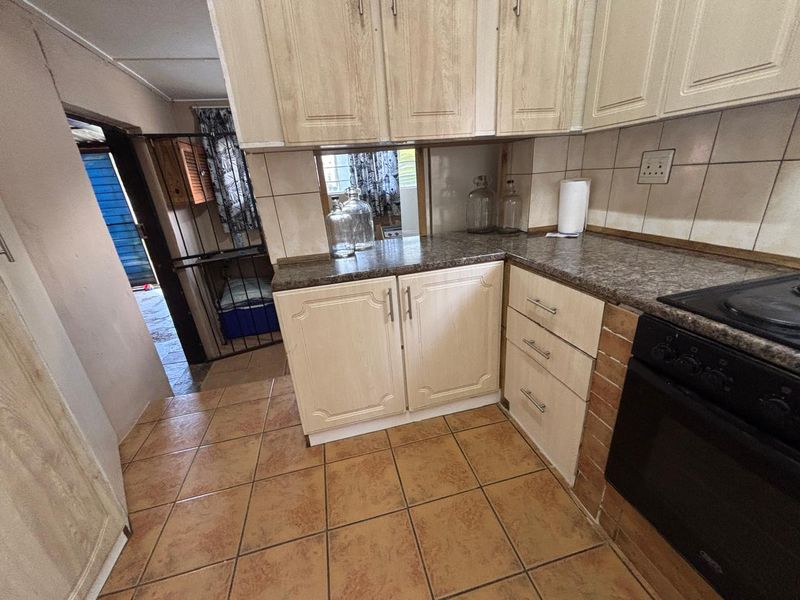 3-Bedroom House for Sale in Homelake – Endless Potential! - Photo 8