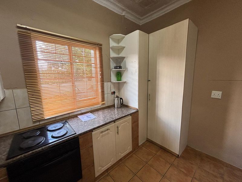 3-Bedroom House for Sale in Homelake – Endless Potential! - Photo 6