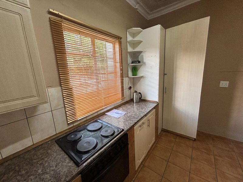 3-Bedroom House for Sale in Homelake – Endless Potential! - Photo 5
