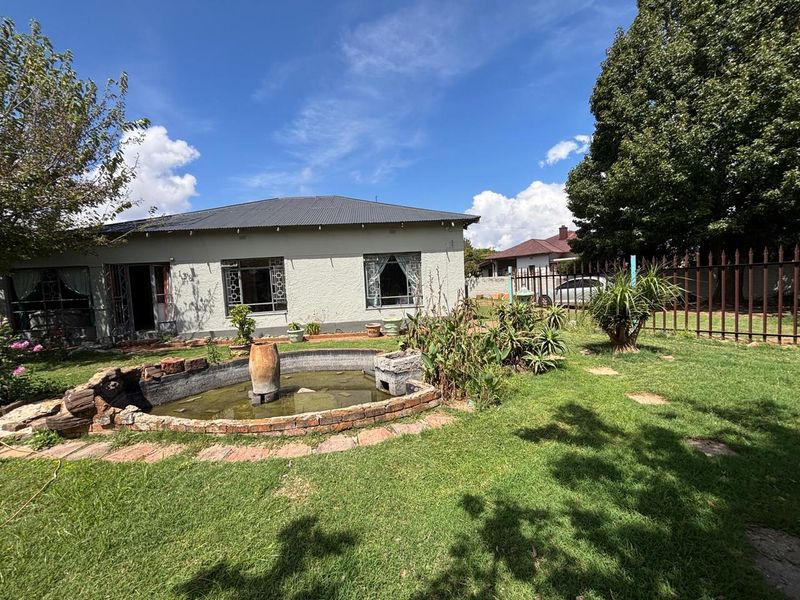 3-Bedroom House for Sale in Homelake – Endless Potential! - Photo 1