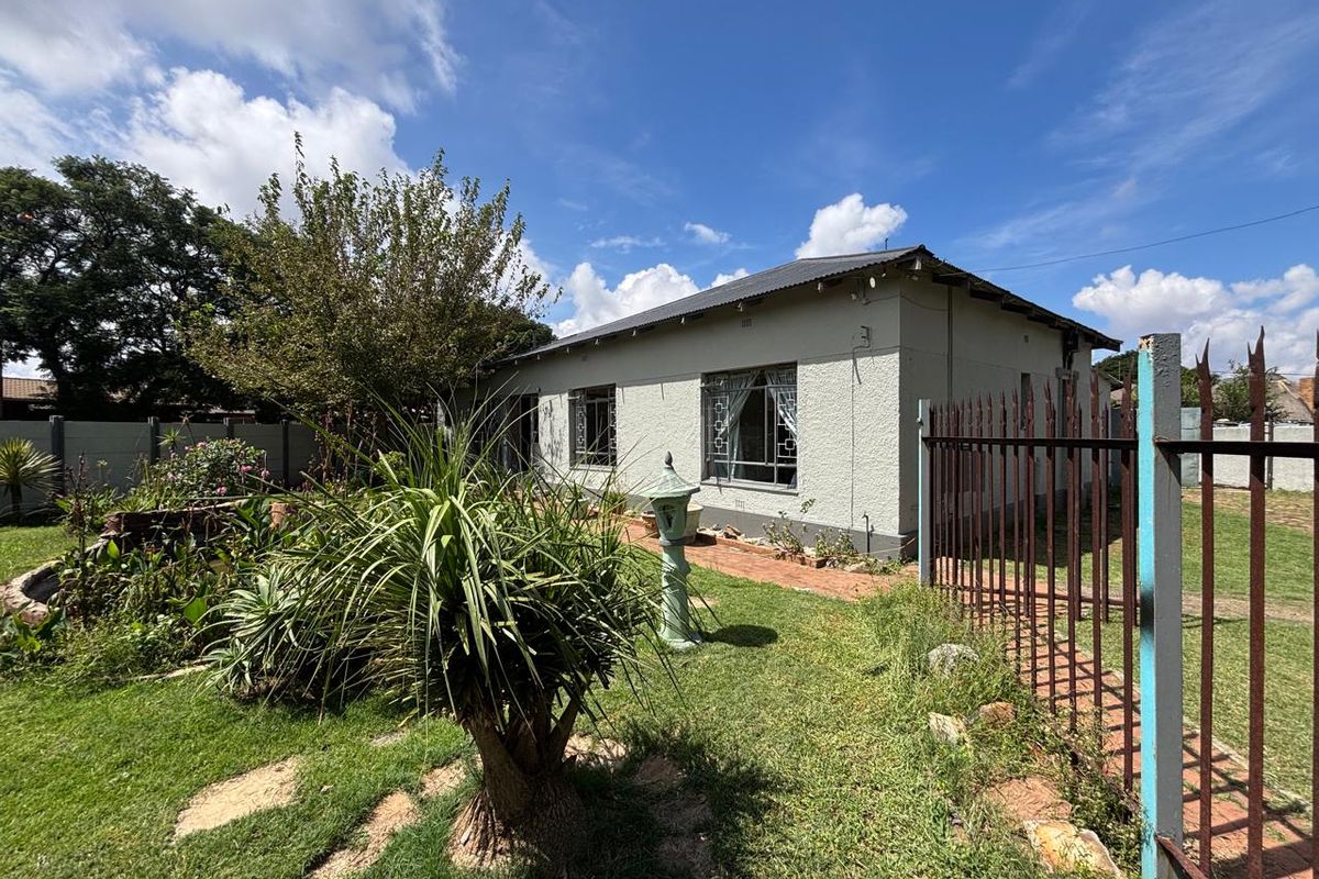 3-Bedroom House for Sale in Homelake – Endless Potential! - Photo 2