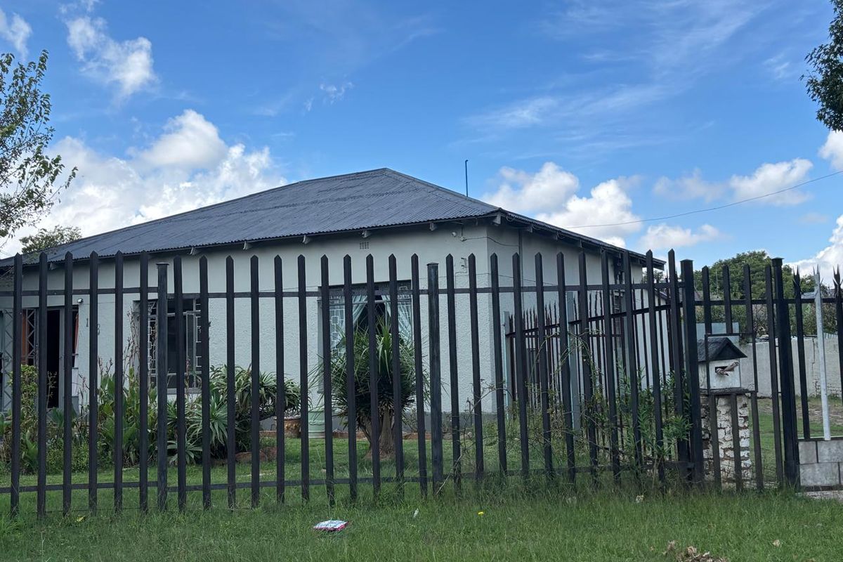 3-Bedroom House for Sale in Homelake – Endless Potential! - Photo 3