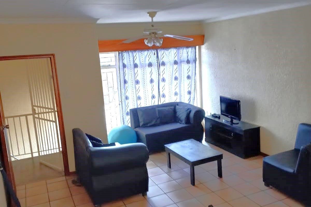 2-Bedroom Apartment in the Heart of Potchefstroom - Photo 4