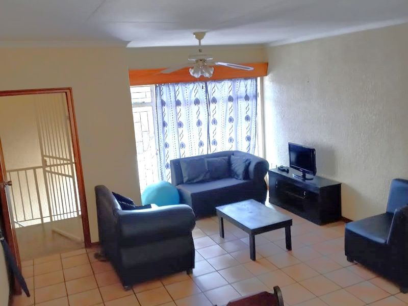 2-Bedroom Apartment in the Heart of Potchefstroom - Photo 4