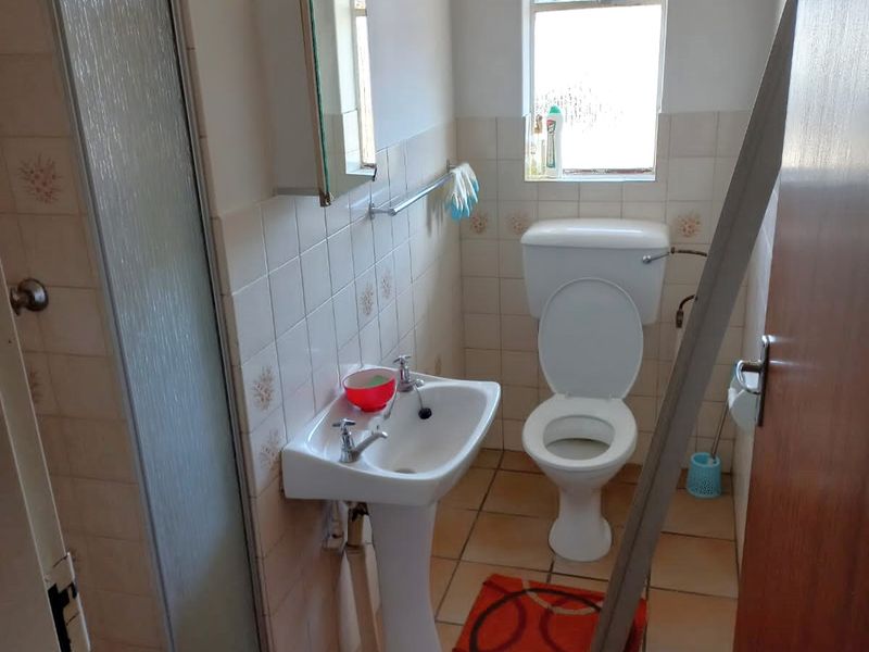 2-Bedroom Apartment in the Heart of Potchefstroom - Photo 10