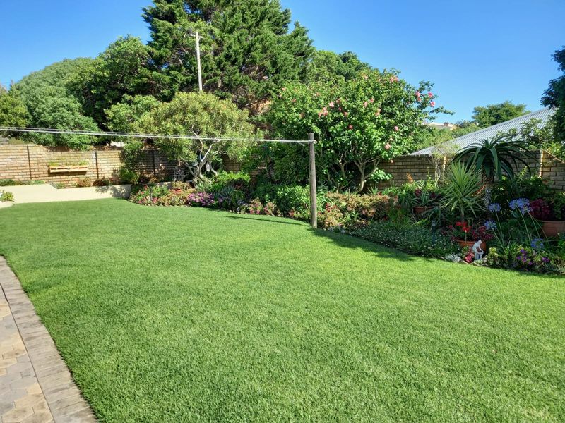 Stunning Hillside Retreat with Breathtaking Views - Photo 3