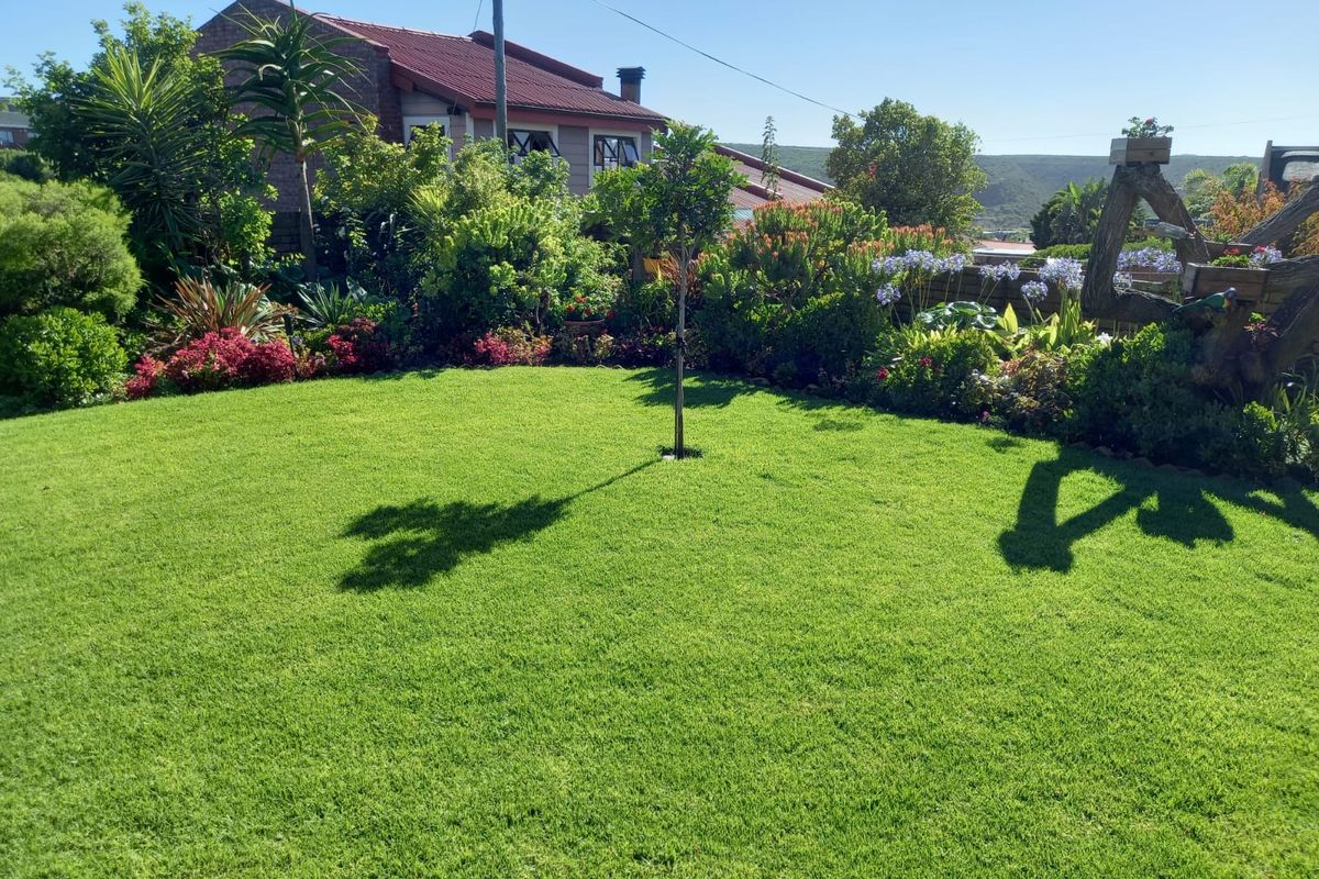 Stunning Hillside Retreat with Breathtaking Views - Photo 2