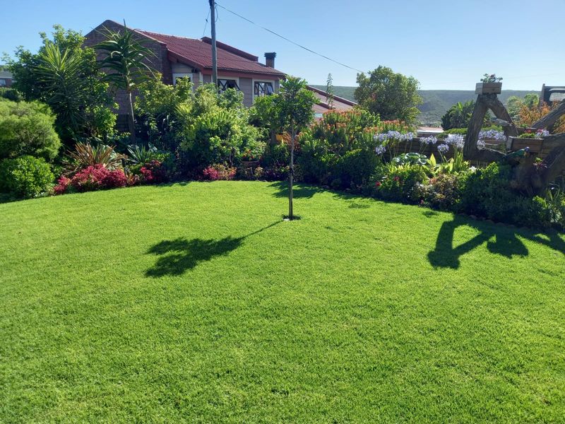 Stunning Hillside Retreat with Breathtaking Views - Photo 2