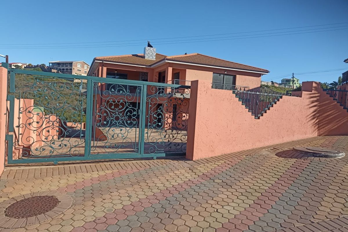 Massive 8-Bedroom Home with Sea Views – Ideal for BnB Investment - Photo 3