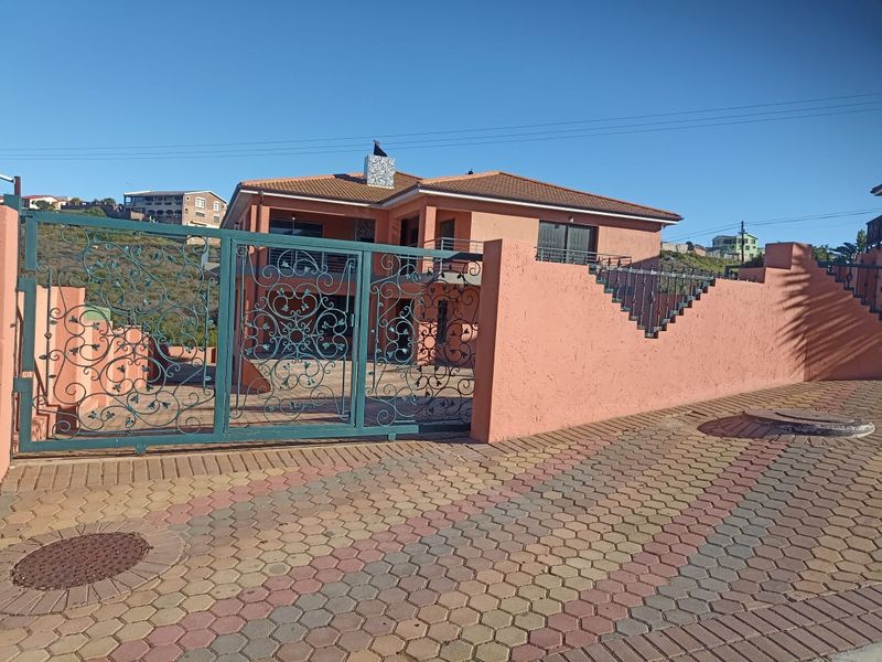 Massive 8-Bedroom Home with Sea Views – Ideal for BnB Investment - Photo 3