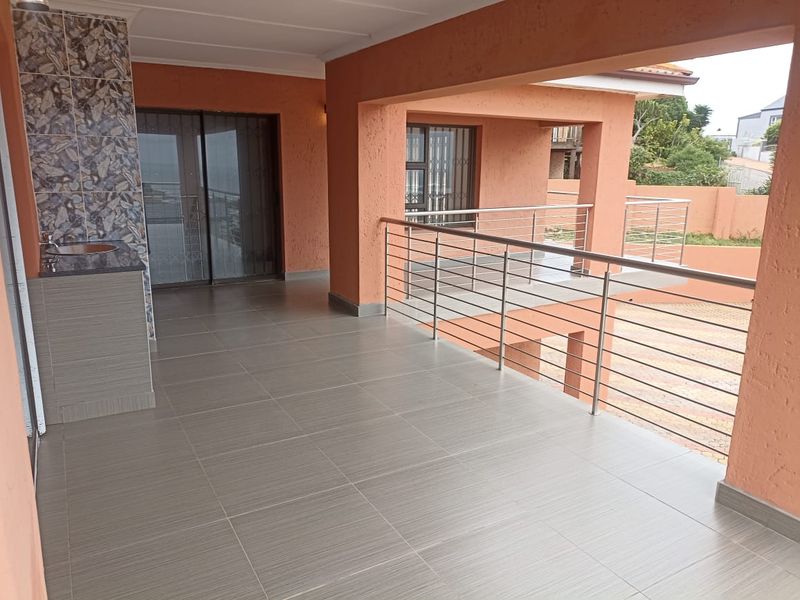 Massive 8-Bedroom Home with Sea Views – Ideal for BnB Investment - Photo 7