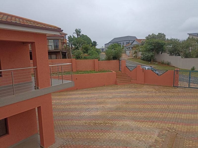 Massive 8-Bedroom Home with Sea Views – Ideal for BnB Investment - Photo 6