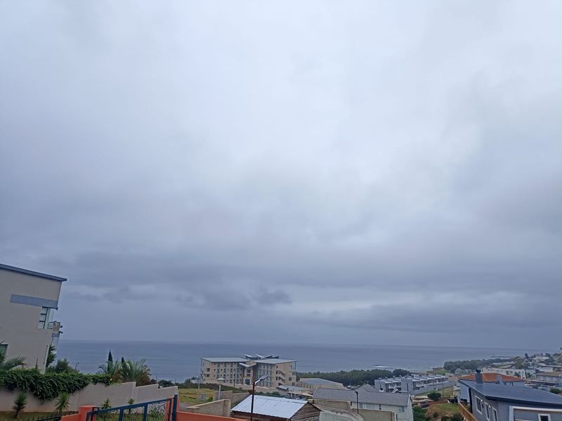 Massive 8-Bedroom Home with Sea Views – Ideal for BnB Investment - Photo 4