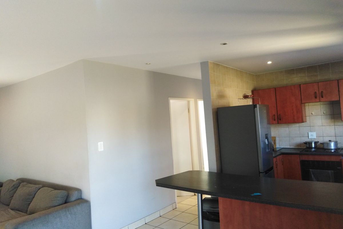 Lovely flat in upmarket estate - Photo 3