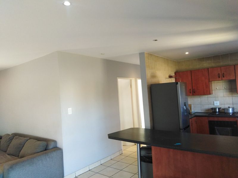 Lovely flat in upmarket estate - Photo 3