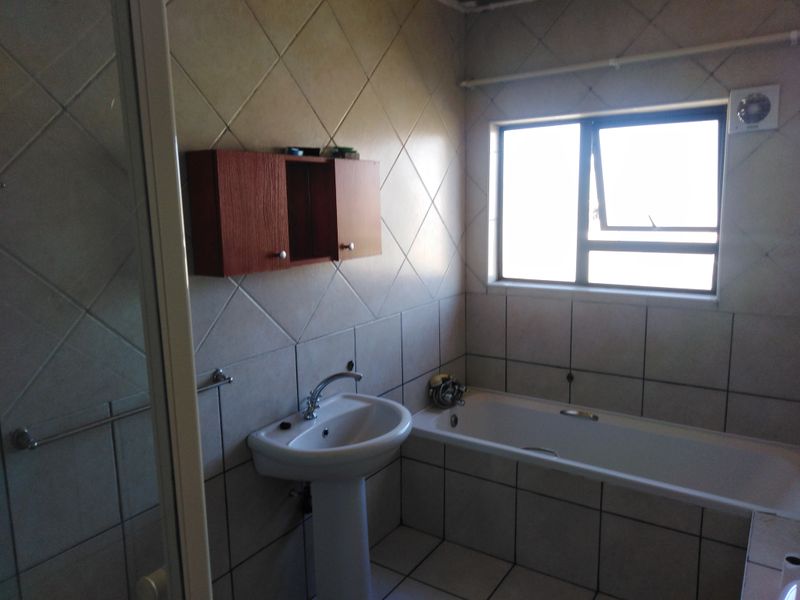 Lovely flat in upmarket estate - Photo 9