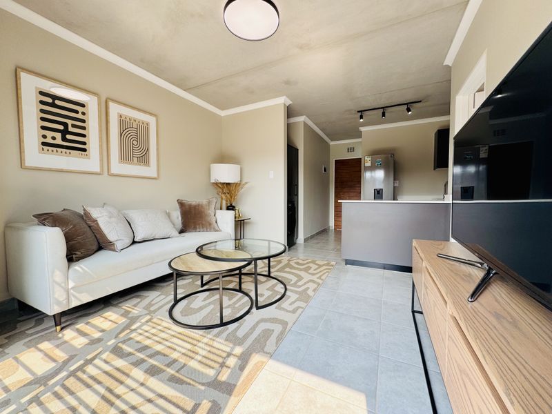 Stylish 2-Bedroom Apartment with Private Garden Access in Sinoville - Photo 7