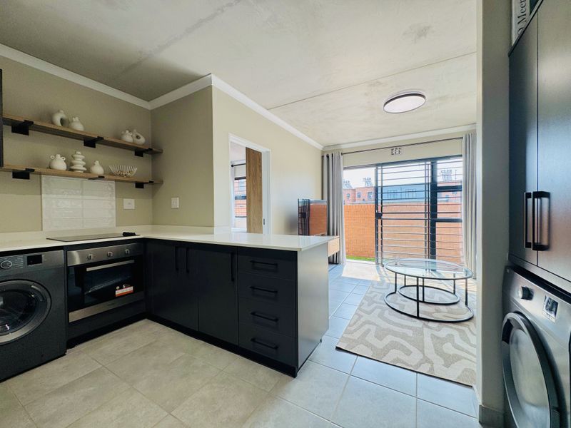 Stylish 2-Bedroom Apartment with Private Garden Access in Sinoville - Photo 6