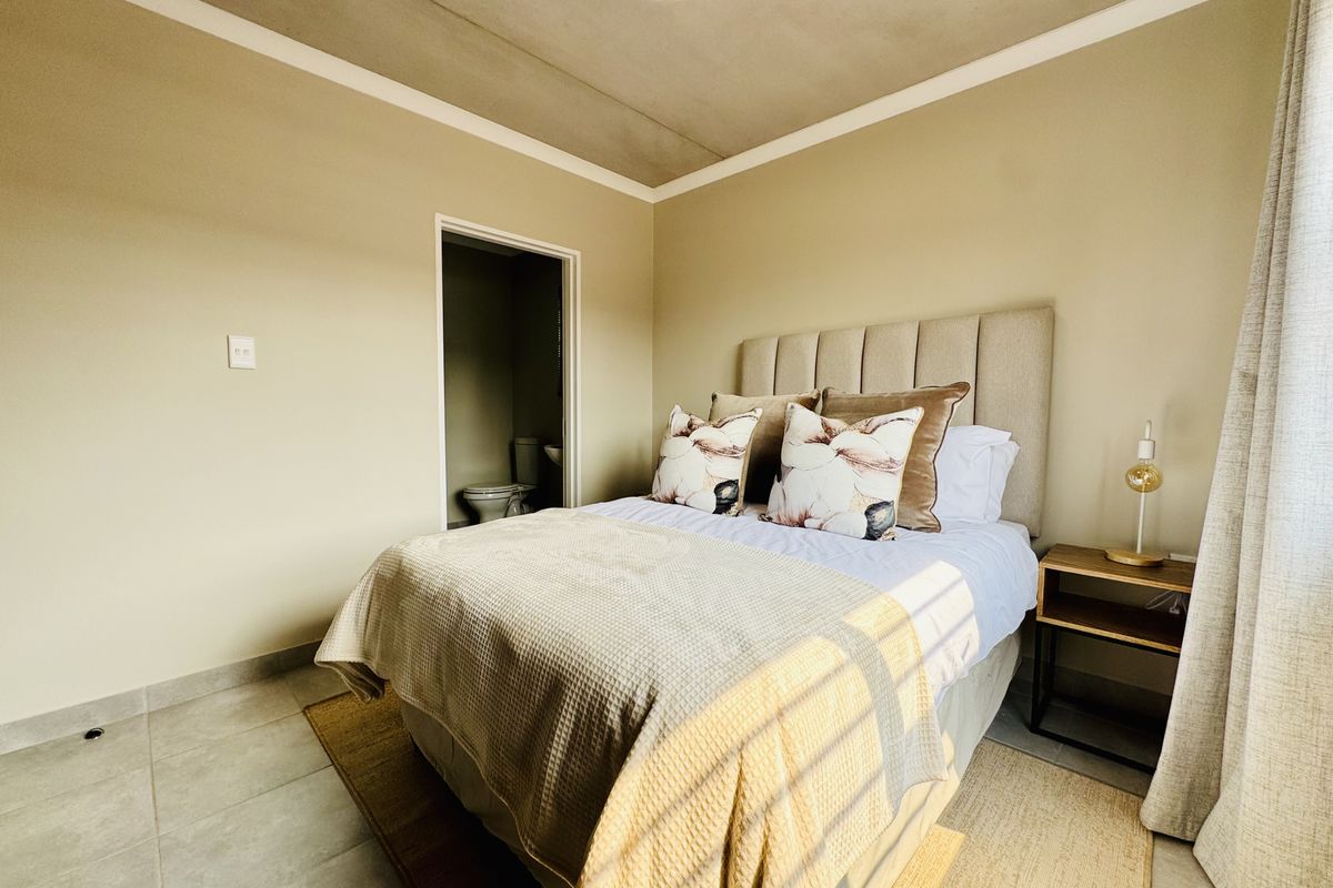 Stylish 2-Bedroom Apartment with Private Garden Access in Sinoville - Photo 3