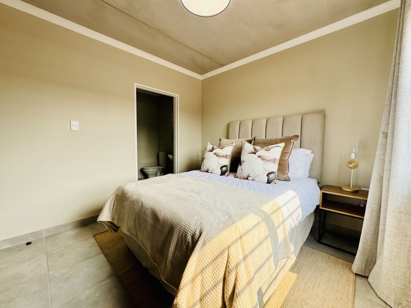 Stylish 2-Bedroom Apartment with Private Garden Access in Sinoville - Photo 3