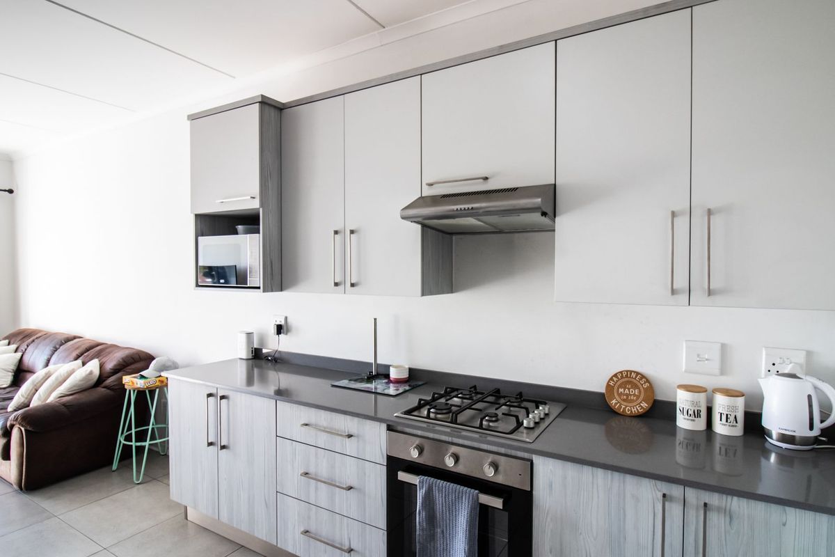 Modern Living in the Heart of Midrand – Your Stylish Retreat Awaits! - Photo 3