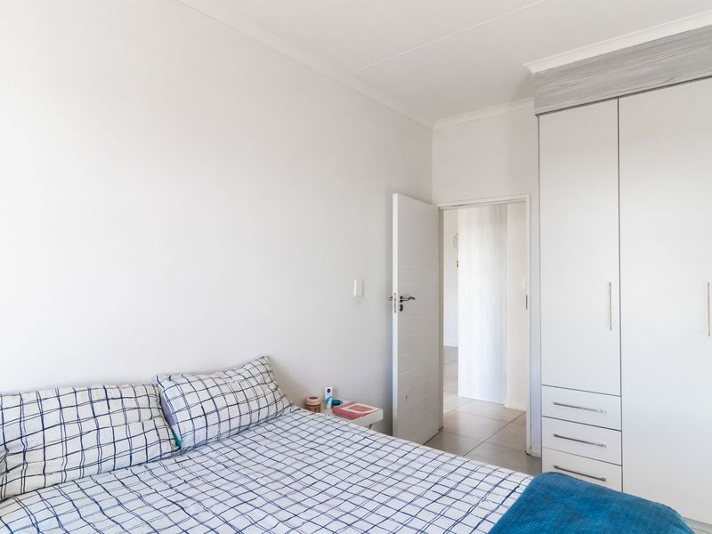 Modern Living in the Heart of Midrand – Your Stylish Retreat Awaits! - Photo 10