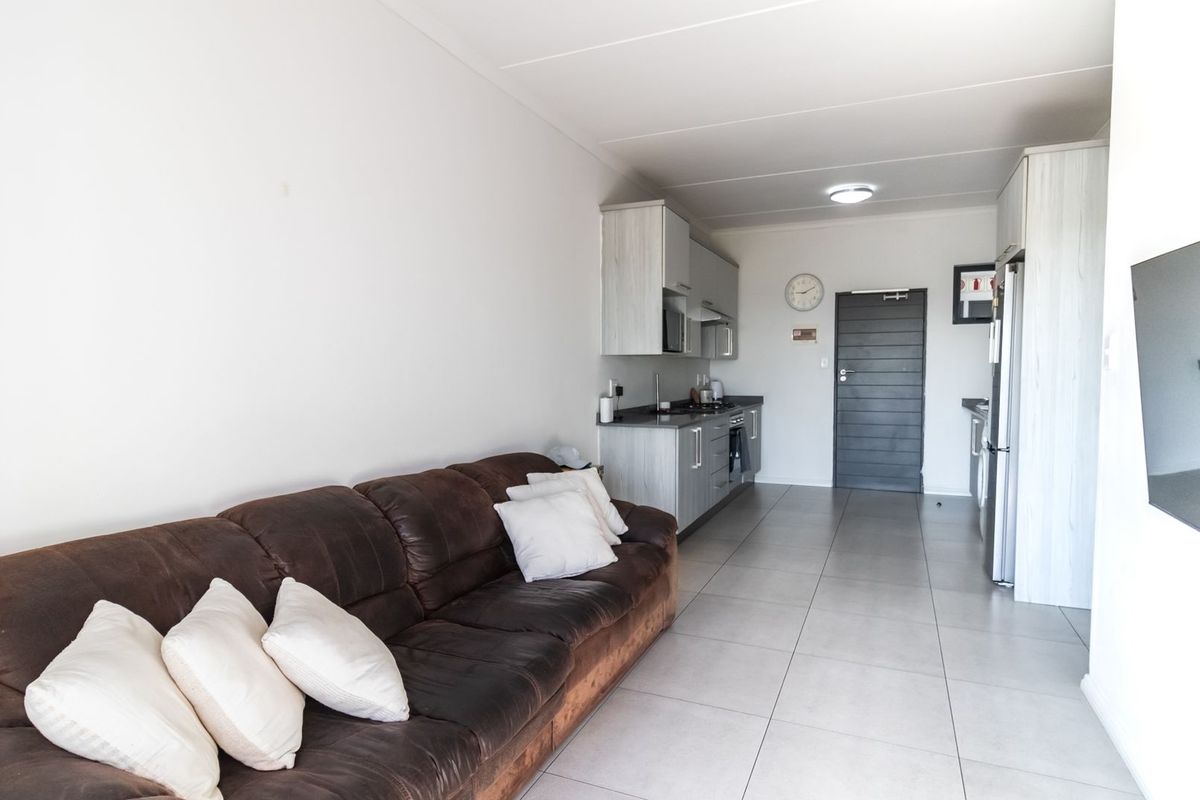 Modern Living in the Heart of Midrand – Your Stylish Retreat Awaits! - Photo 5