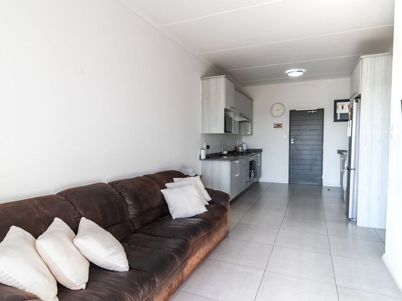 Modern Living in the Heart of Midrand – Your Stylish Retreat Awaits! - Photo 5