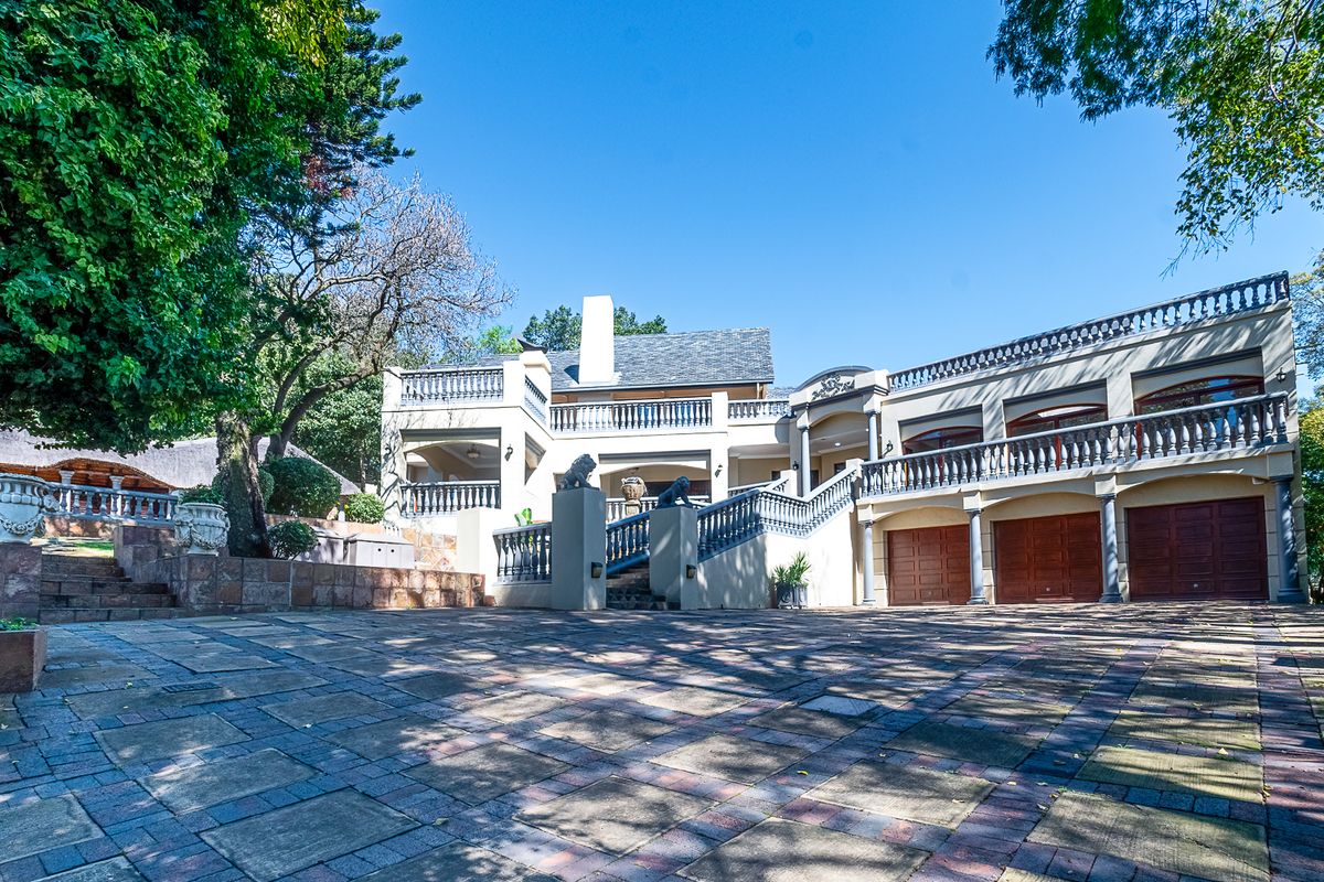 Prestigious 4 Bedroom Residence for sale in Waterkloof Ridge - Photo 2