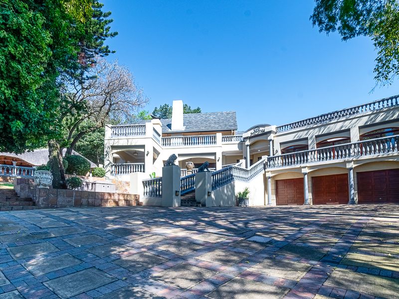 Prestigious 4 Bedroom Residence for sale in Waterkloof Ridge - Photo 2