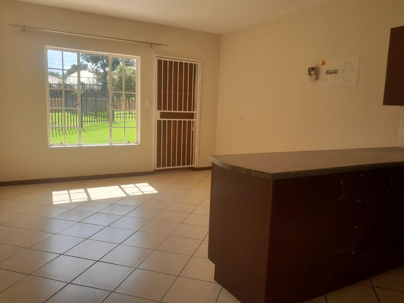 Spacious 2 Bed 2 Bath Ground Floor Apartment - Photo 9