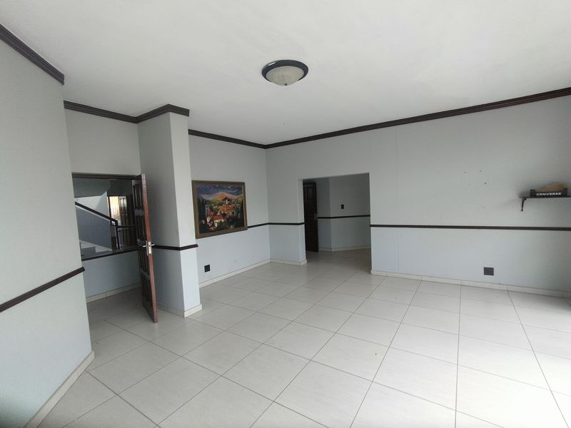 Live Large or Invest Bigger – Endless Possibilities Await in Florauna!" - Photo 9