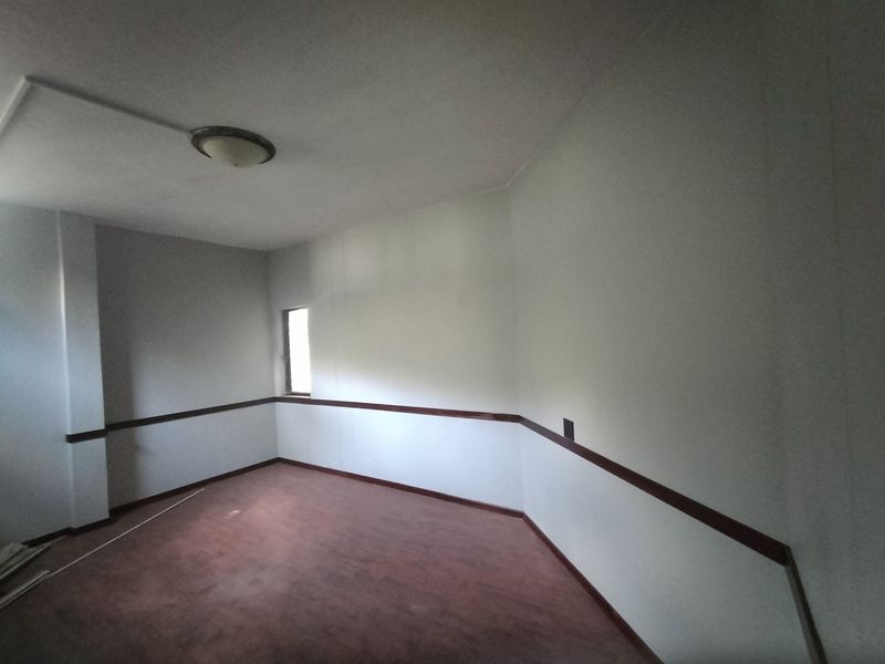 Live Large or Invest Bigger – Endless Possibilities Await in Florauna!" - Photo 7