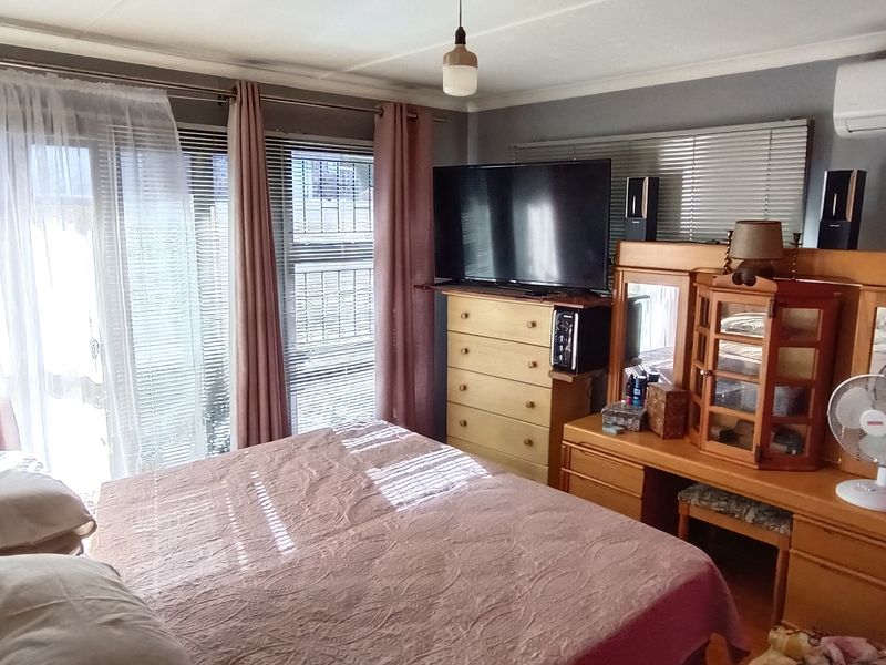 Walking Distance to the Beach with Two Rental Income Generating Flats! in Paradise Beach - Photo 8