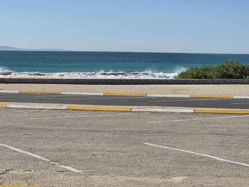 Beachfront Ground Floor Apartment in Jeffreys Bay Central - Photo 2
