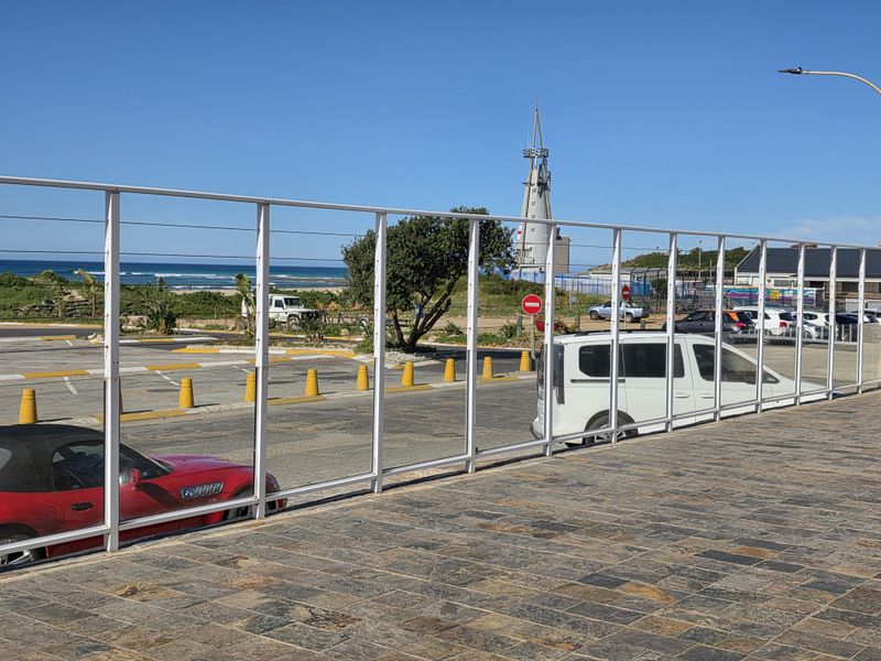 Beachfront Ground Floor Apartment in Jeffreys Bay Central - Photo 10