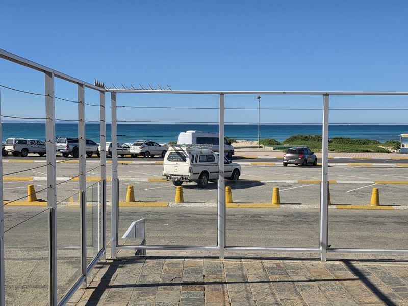 Beachfront Ground Floor Apartment in Jeffreys Bay Central - Photo 9