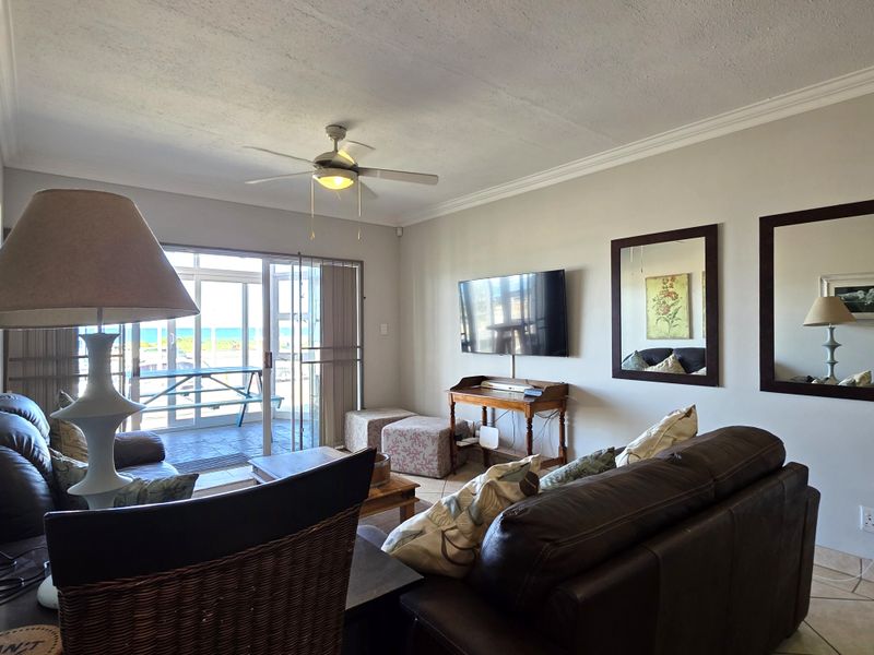 Beachfront Ground Floor Apartment in Jeffreys Bay Central - Photo 5