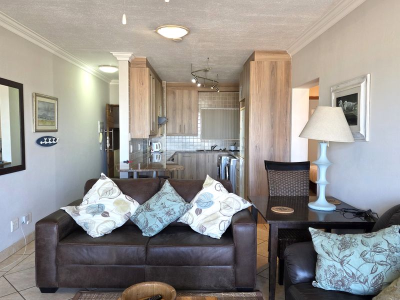 Beachfront Ground Floor Apartment in Jeffreys Bay Central - Photo 7